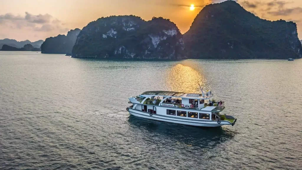 Wonder Bay Cruise Halong Bay Full-Day Tour