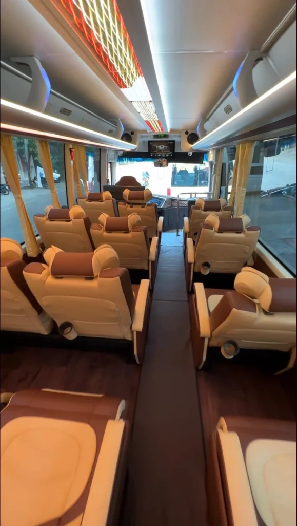 Hanoi to Ha Giang limousine bus