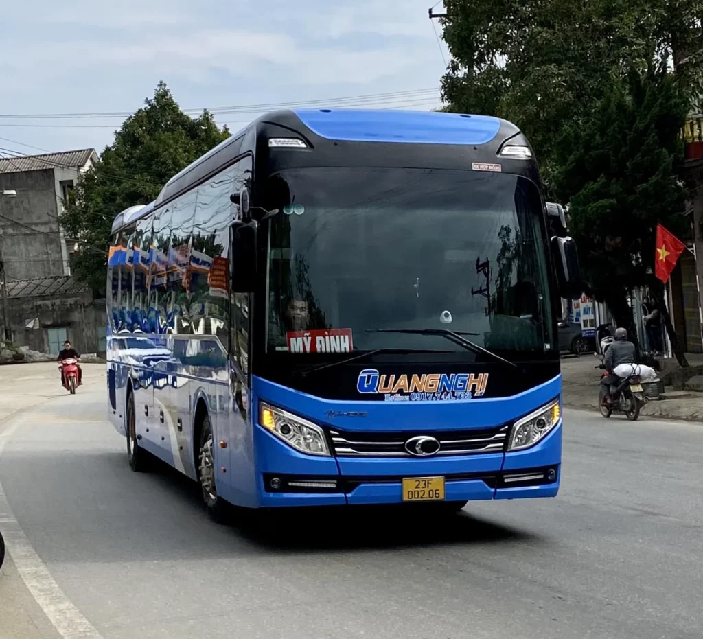 Hanoi to Ha Giang limousine bus