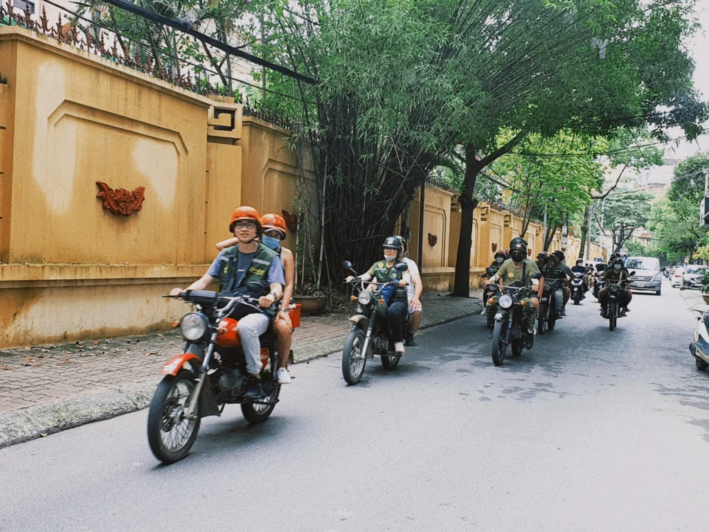 Hanoi vintage minsk motorbike tour