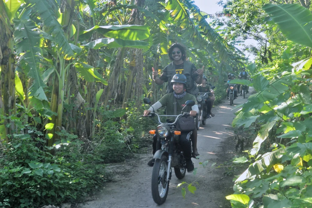 Hanoi vintage minsk motorbike tour