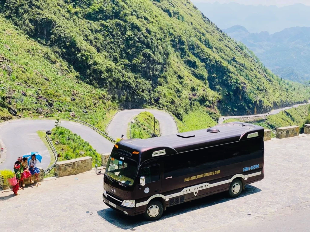 Sapa to Ha Giang Limousine 13-seater bus