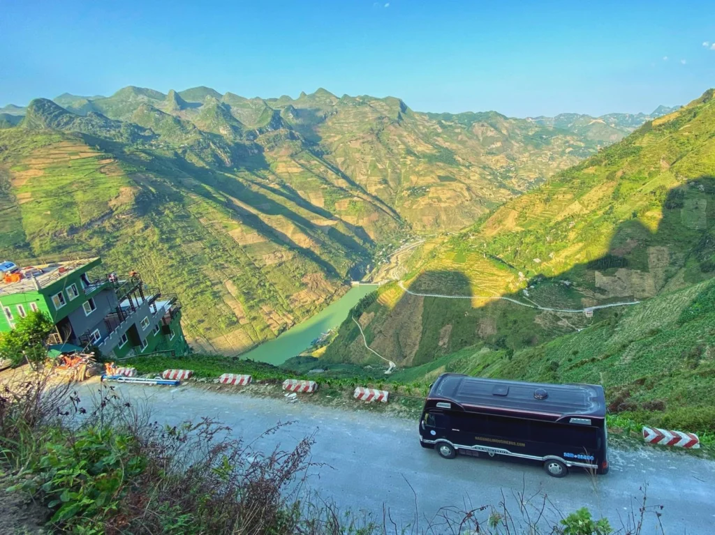 Sapa to Ha Giang Limousine 13-seater bus