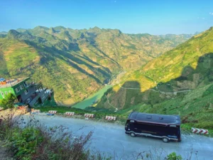 Sapa to Ha Giang Limousine 13-seater bus
