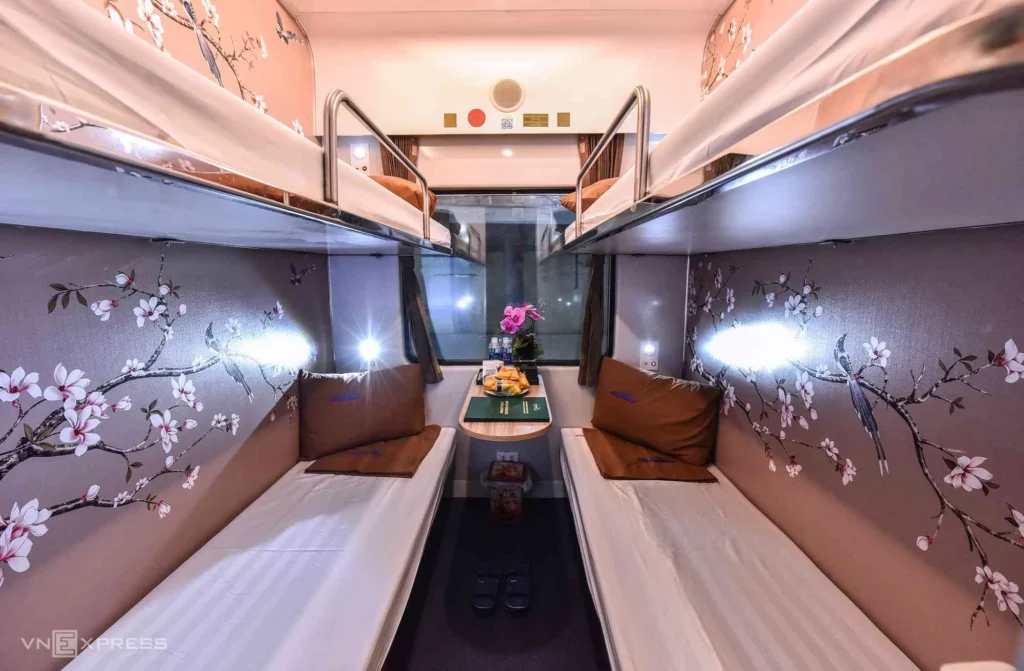 tourist train hanoi to hue - da nang