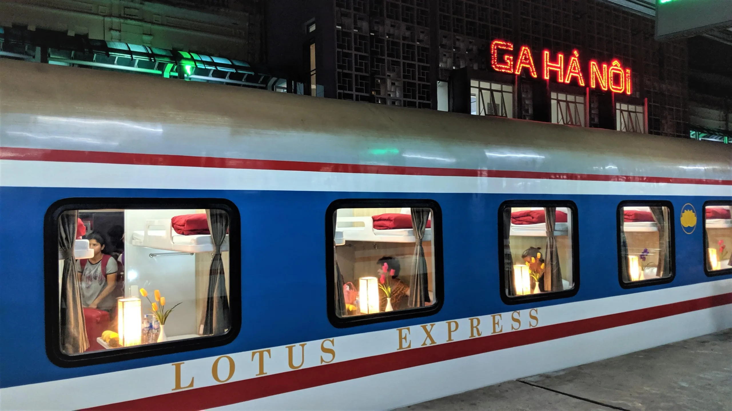 How early should you arrive at the train station in Vietnam?