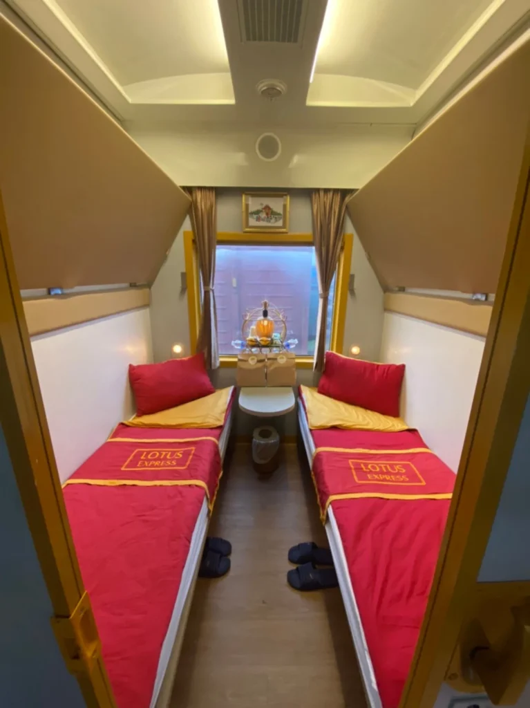 tourist train hanoi to hue - da nang