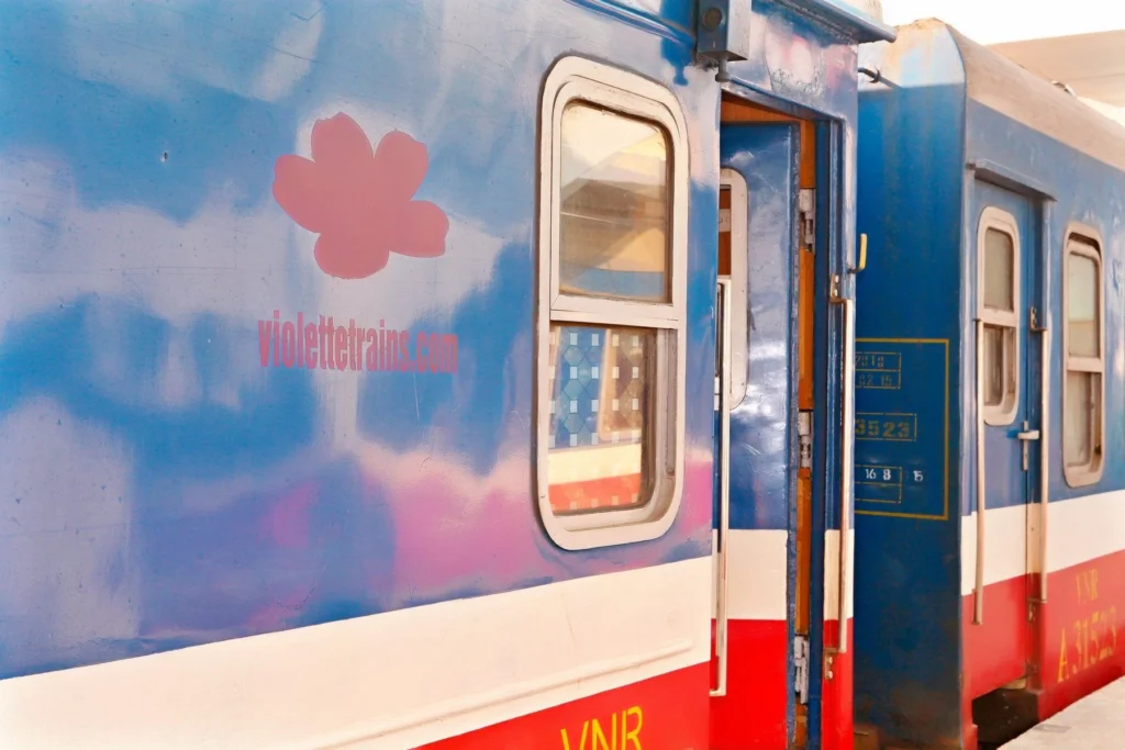 tourist train hanoi to hue - da nang