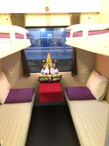 tourist train hanoi to hue - da nang