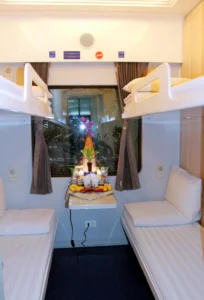 tourist train hanoi to hue - da nang