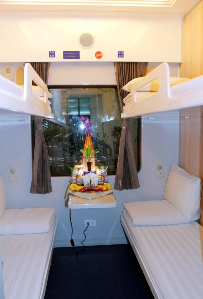tourist train hanoi to hue - da nang