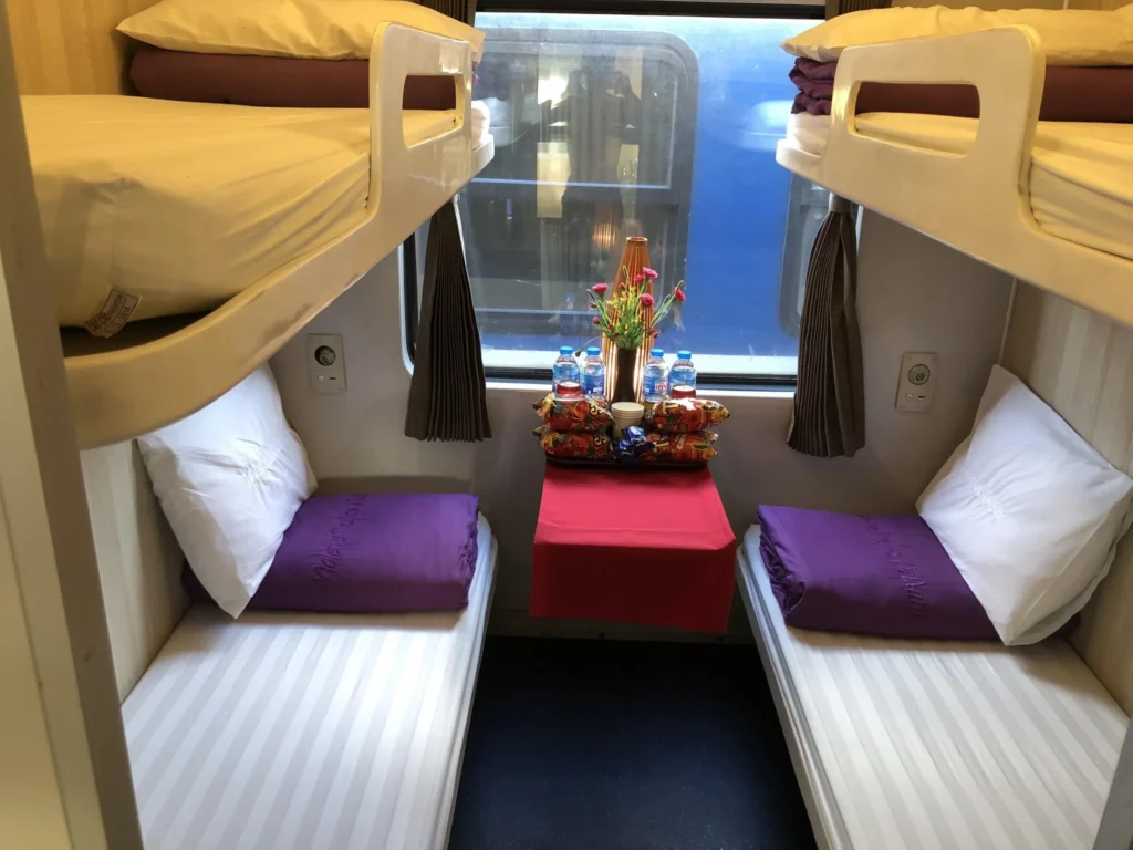 tourist train hanoi to hue - da nang