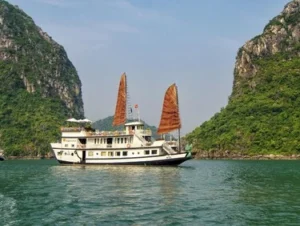 Dragon Pearl Junks Cruise