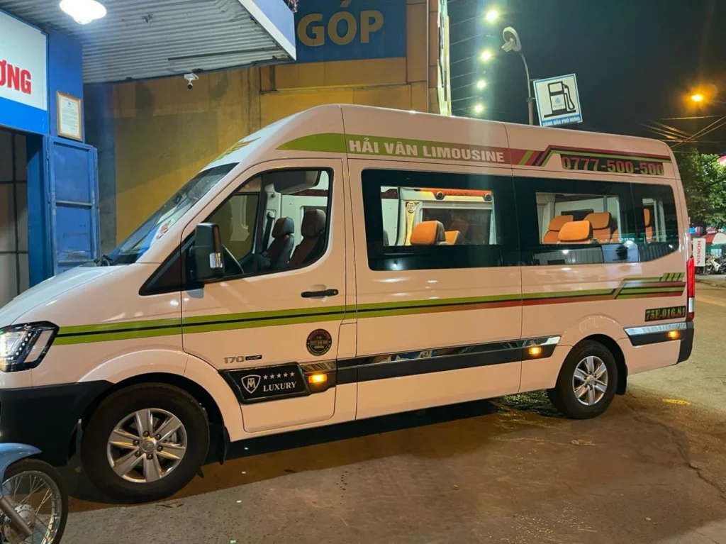 Limousine Van Hue to Da Nang/Hoi An