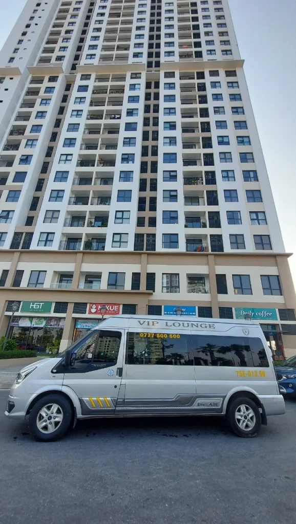 Limousine Van Hue to Da Nang/Hoi An