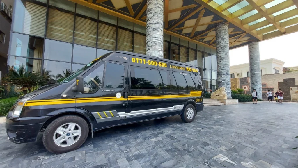 Limousine Van Hue to Da Nang/Hoi An