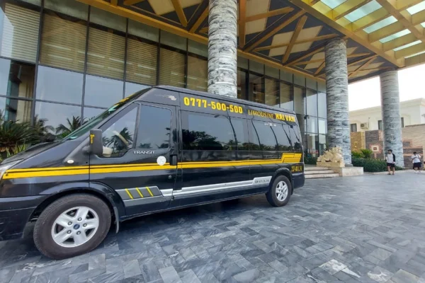 Limousine Van Hue to Da Nang/Hoi An