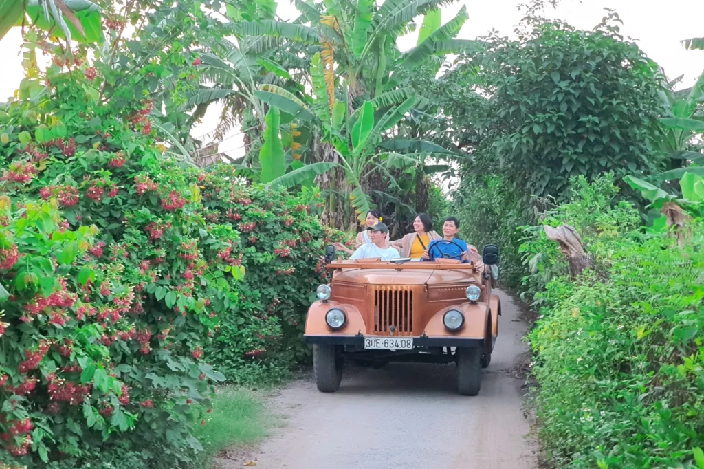 hanoi jeep tour to Co Loa village