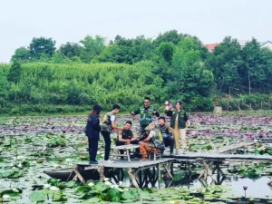 hanoi jeep tour to Co Loa village