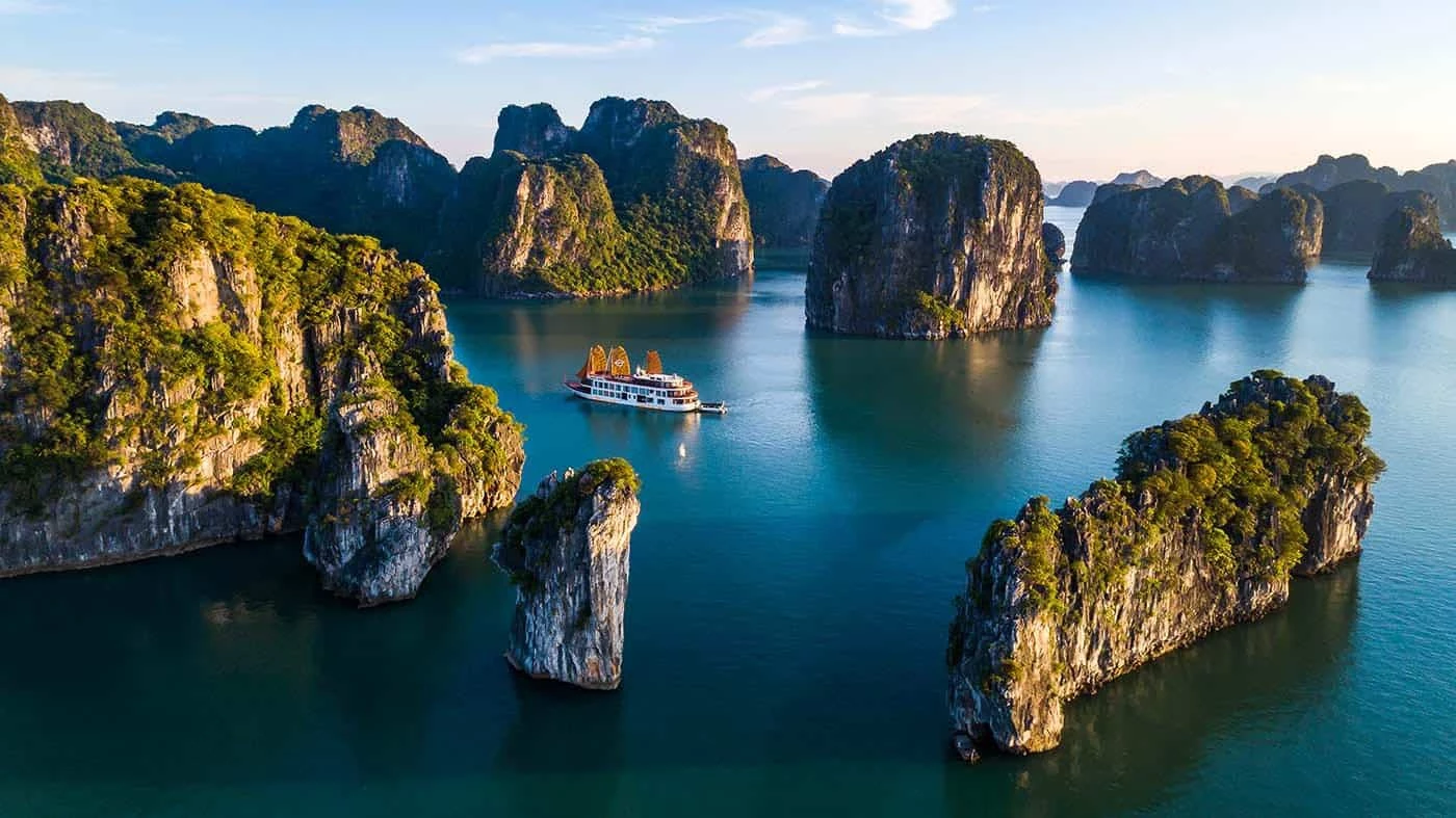 Bai Tu Long Bay